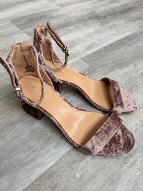 EXPRESS pink mauve heeled velvet block sandals